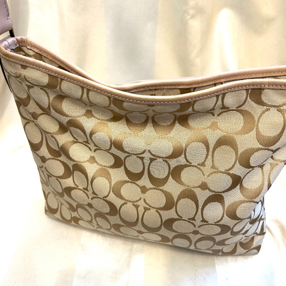 😍🌻 Coach Crossbody Bag Fabric Signature Pattern With Stipe - Picture 3 of 7